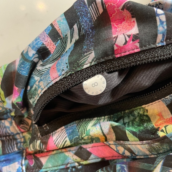 Rare Lululemon Seawheeze registration shorts size 8 - Picture 2 of 3